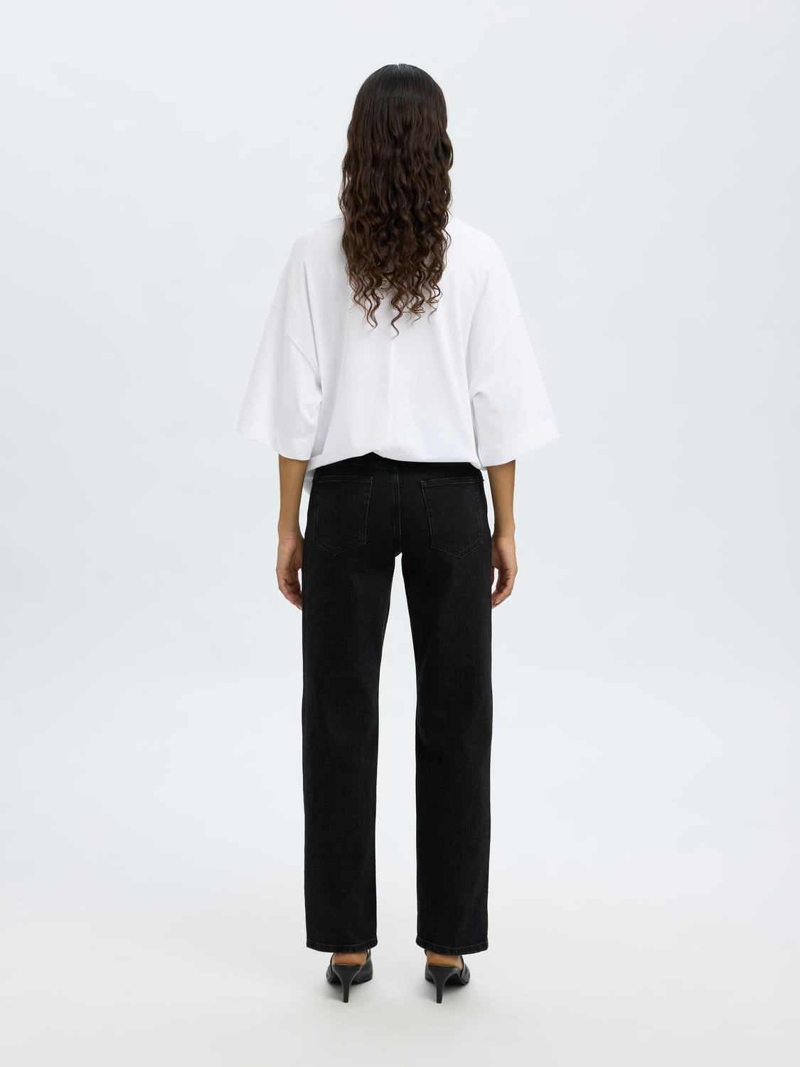 model_shot-back